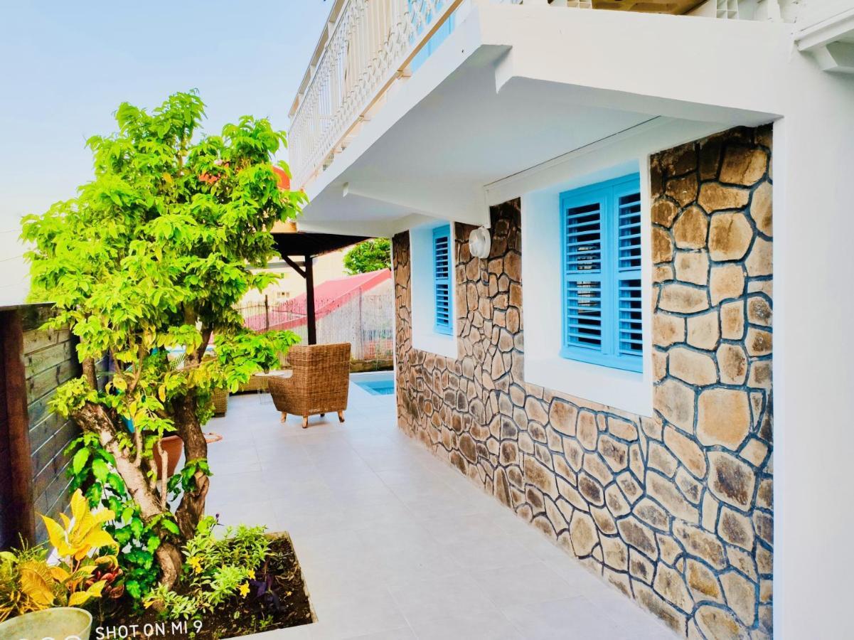 Location Maison Bleue Avec Piscine Privative Au Carbet Martinique Le Carbet Exterior foto