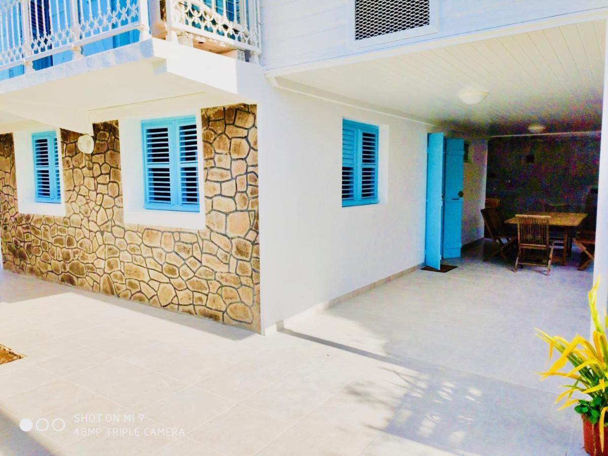 Location Maison Bleue Avec Piscine Privative Au Carbet Martinique Le Carbet Exterior foto