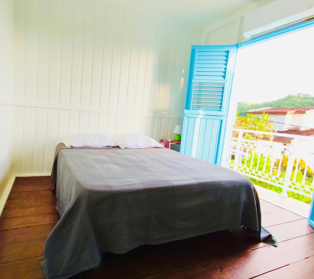 Location Maison Bleue Avec Piscine Privative Au Carbet Martinique Le Carbet Exterior foto