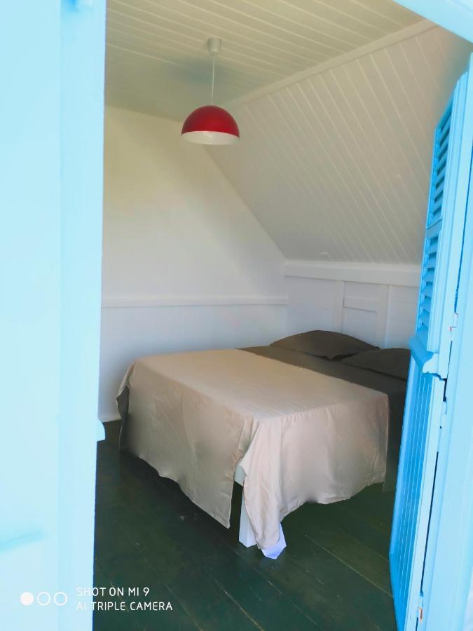 Location Maison Bleue Avec Piscine Privative Au Carbet Martinique Le Carbet Exterior foto